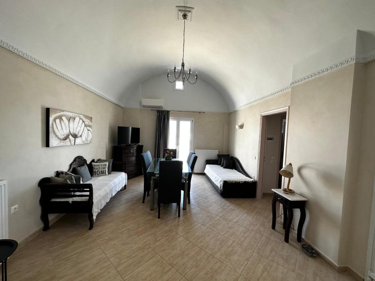 Veldi Art - Kamari Beach Apartment  Firá Buitenkant foto