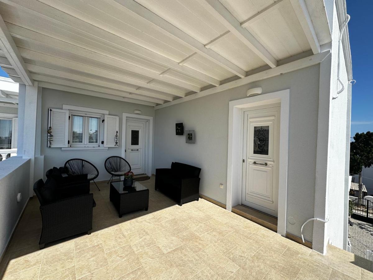 Veldi Art - Kamari Beach Apartment  Firá Buitenkant foto