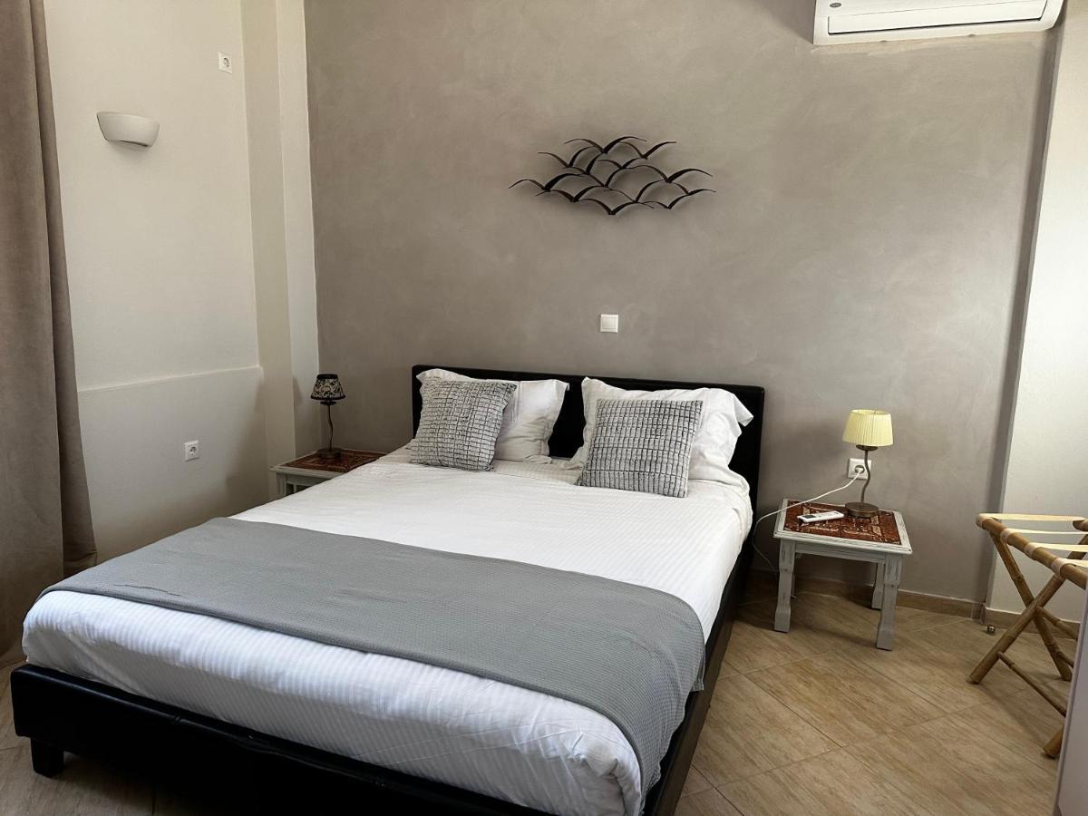 Veldi Art - Kamari Beach Apartment  Firá Buitenkant foto