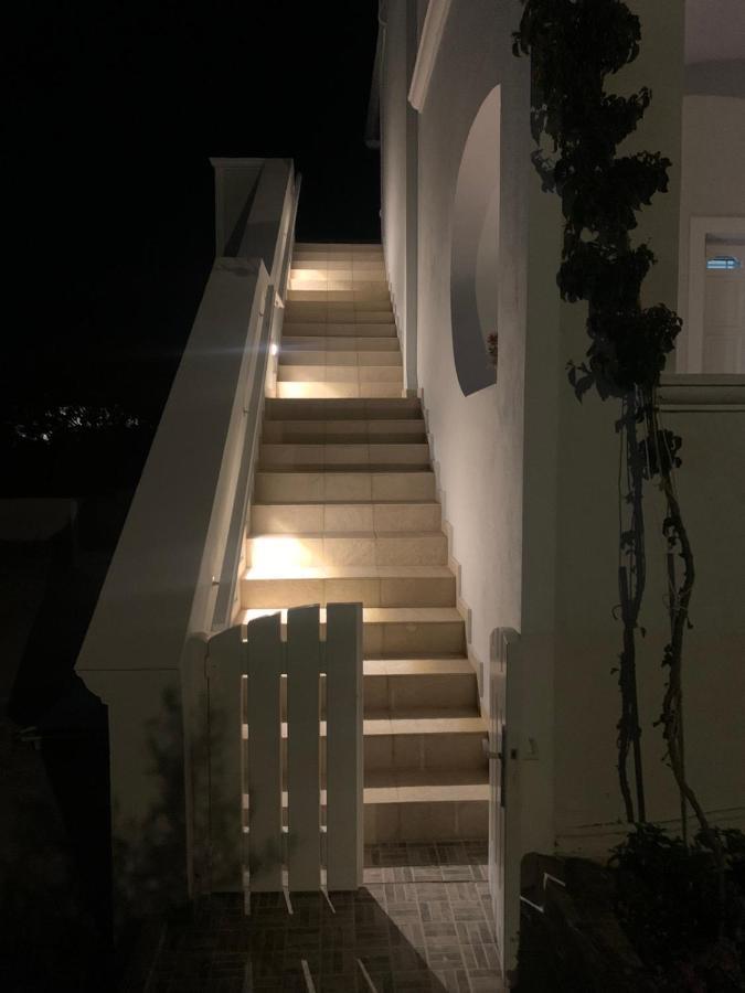 Veldi Art - Kamari Beach Apartment  Firá Buitenkant foto