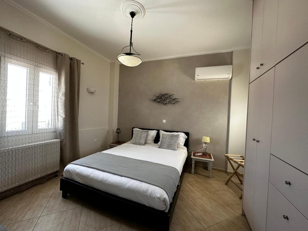 Veldi Art - Kamari Beach Apartment  Firá Buitenkant foto