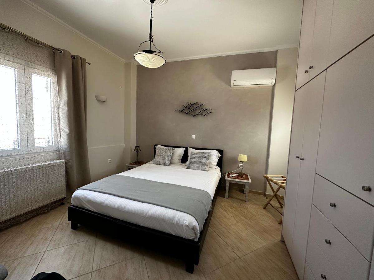 Veldi Art - Kamari Beach Apartment  Firá Buitenkant foto