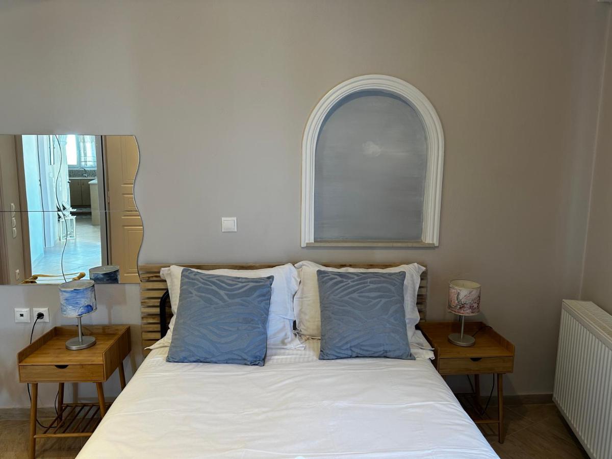 Veldi Art - Kamari Beach Apartment  Firá Buitenkant foto