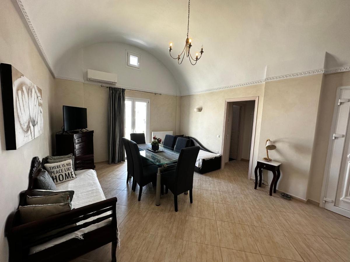 Veldi Art - Kamari Beach Apartment  Firá Buitenkant foto