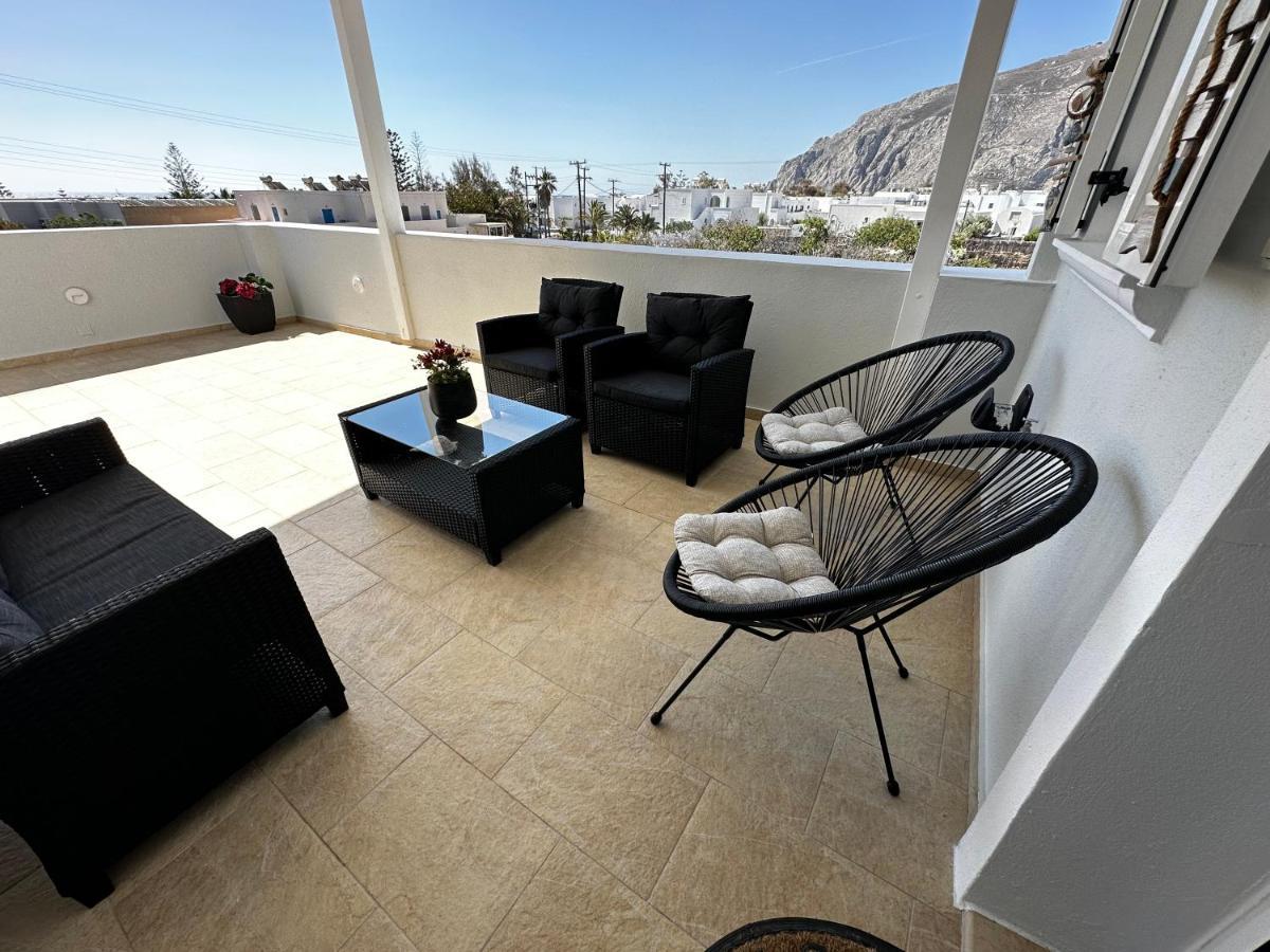 Veldi Art - Kamari Beach Apartment  Firá Buitenkant foto