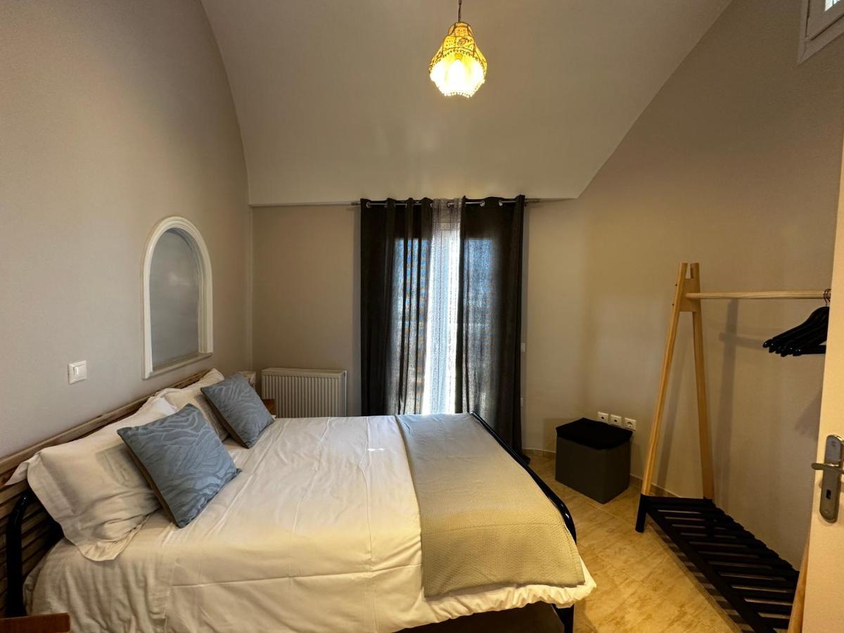 Veldi Art - Kamari Beach Apartment  Firá Buitenkant foto