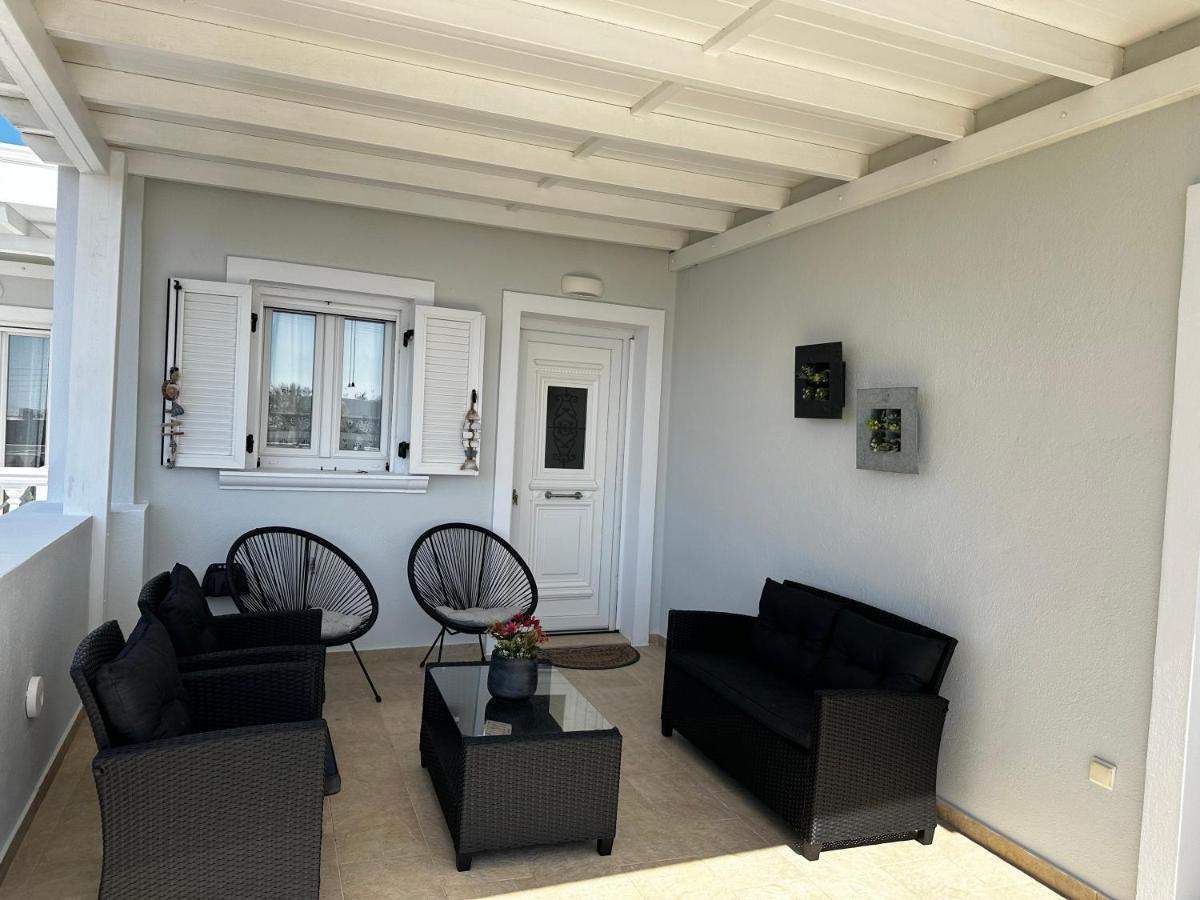 Veldi Art - Kamari Beach Apartment  Firá Buitenkant foto