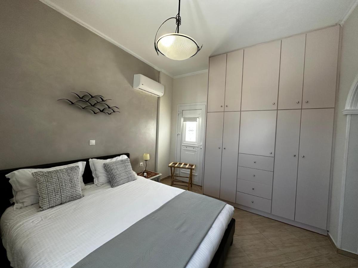 Veldi Art - Kamari Beach Apartment  Firá Buitenkant foto
