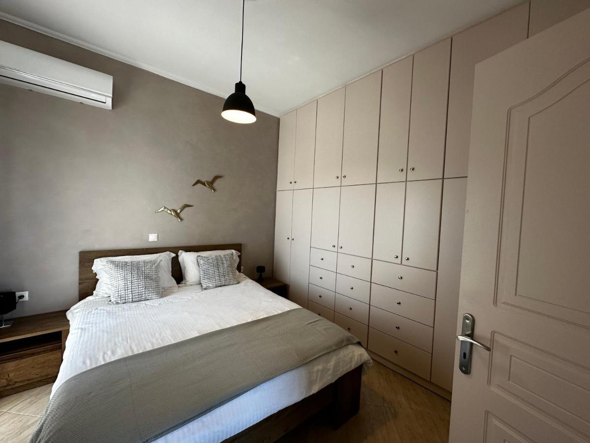 Veldi Art - Kamari Beach Apartment  Firá Buitenkant foto