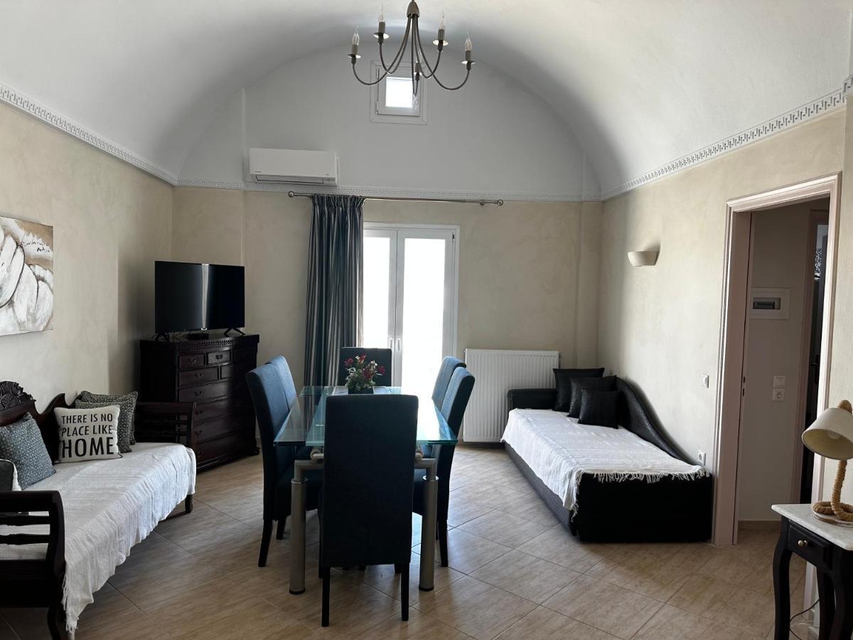 Veldi Art - Kamari Beach Apartment  Firá Buitenkant foto