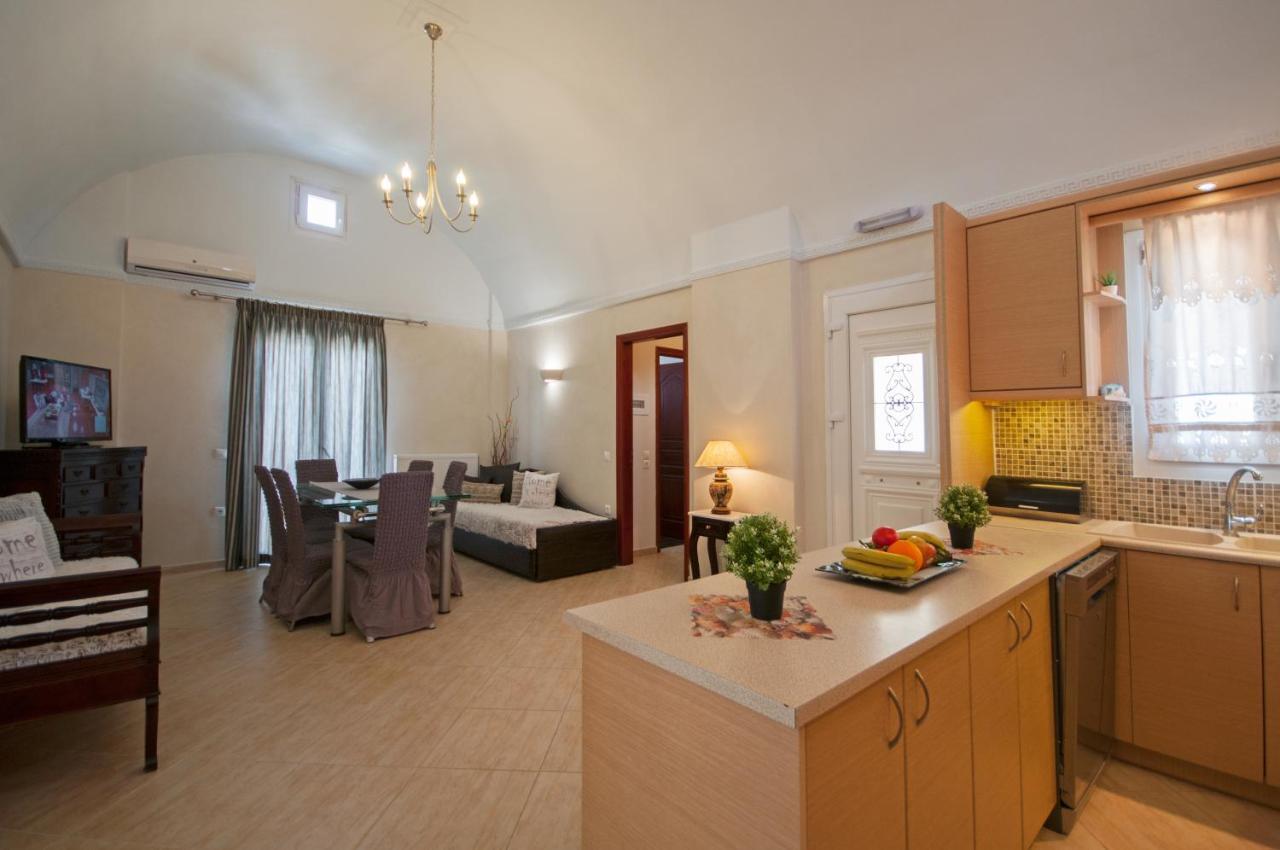 Veldi Art - Kamari Beach Apartment  Firá Buitenkant foto