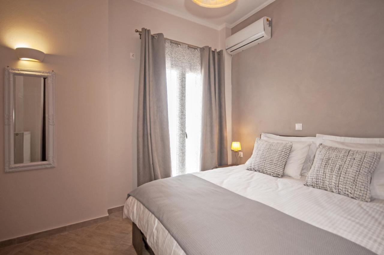 Veldi Art - Kamari Beach Apartment  Firá Buitenkant foto