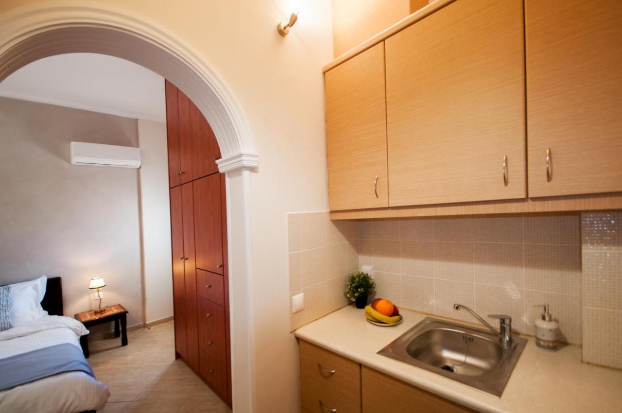 Veldi Art - Kamari Beach Apartment  Firá Buitenkant foto