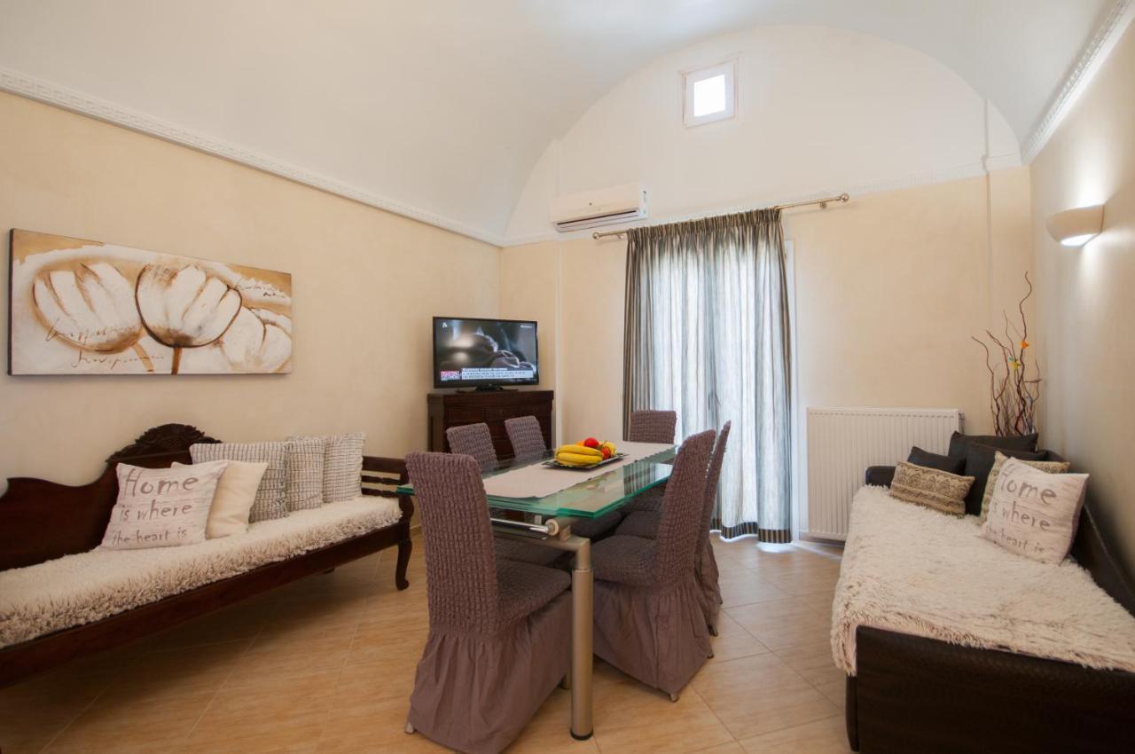 Veldi Art - Kamari Beach Apartment  Firá Buitenkant foto